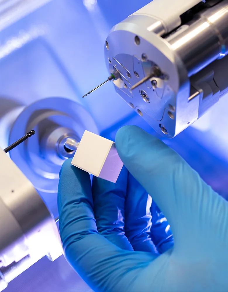 Coroană dentară ceramică realizată în laboratorul digital Dentetico Brașov