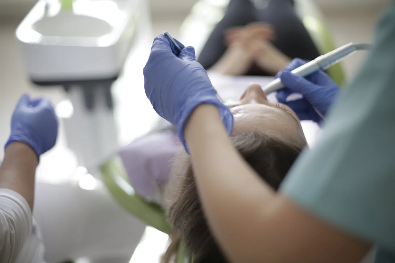 extractie dentara la medic stomatolog
