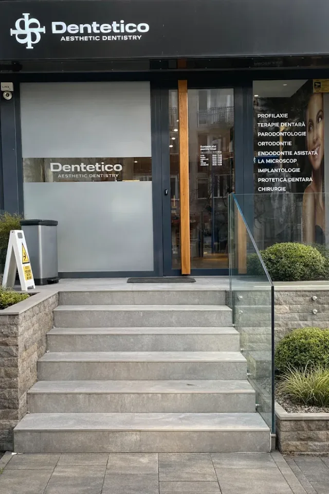 Exteriorul clinicii Dentetico din Brașov, Bulevardul Griviței 70
